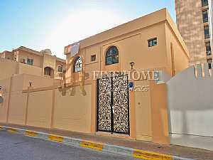 Ad Photo: بموقع متميز فيلا 4غرف نوم مع حديقة وغرفة خادمة في الخالدية - in Abu Dhabi United Arab Emirates